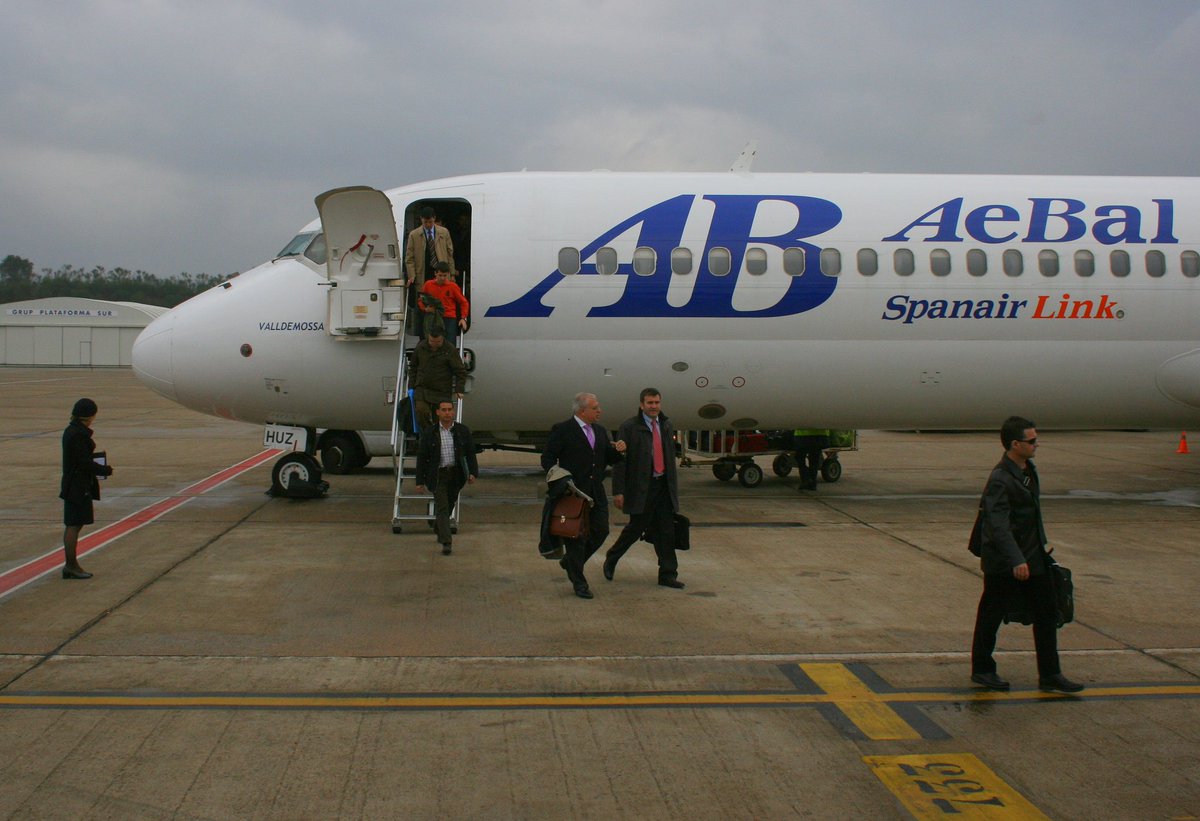 Sr_JOF's tweet photo. Fotos de febrero de 2008, esto es, hace ahora algo más de 18 años.
Etan tiempos en los que Spanair y Ryanair competían en la línea Girona-Madrid-Girona. https://t.co/15lMMDsy8n