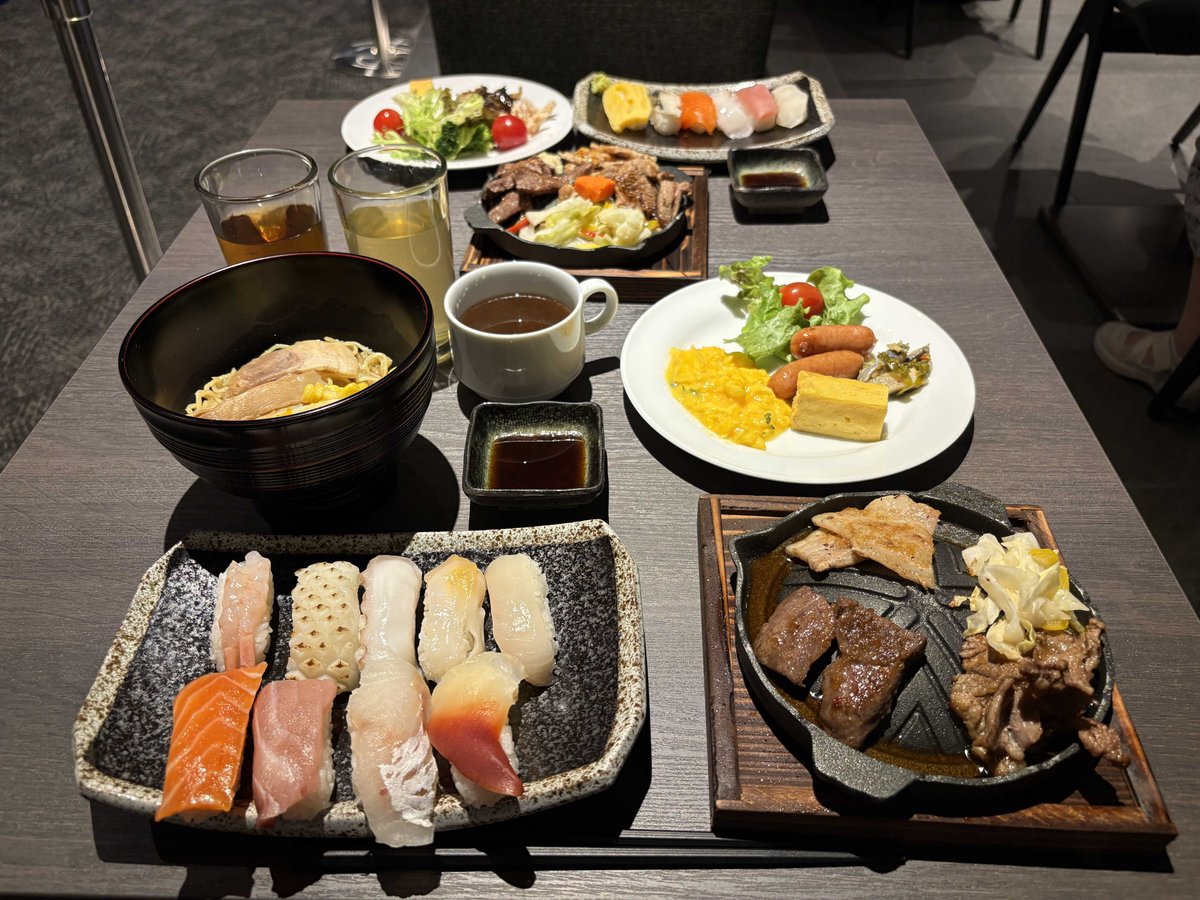 johnny__88's tweet photo. 先月開業したリージョニア by クインテッサ 札幌駅前の朝食ブッフェ

✅握り寿司・ラーメン・鉄板焼のライブキッチンが目玉
✅お寿司のネタは13種類（魚卵系はなし、味は普通）
✅鉄板焼は牛・豚・羊の3種類（薬味に山わさびあり）
✅ラーメンが一番美味しかったかも
✅導線がぐちゃぐちゃ＆会場狭い https://t.co/BjrO2KFmPh