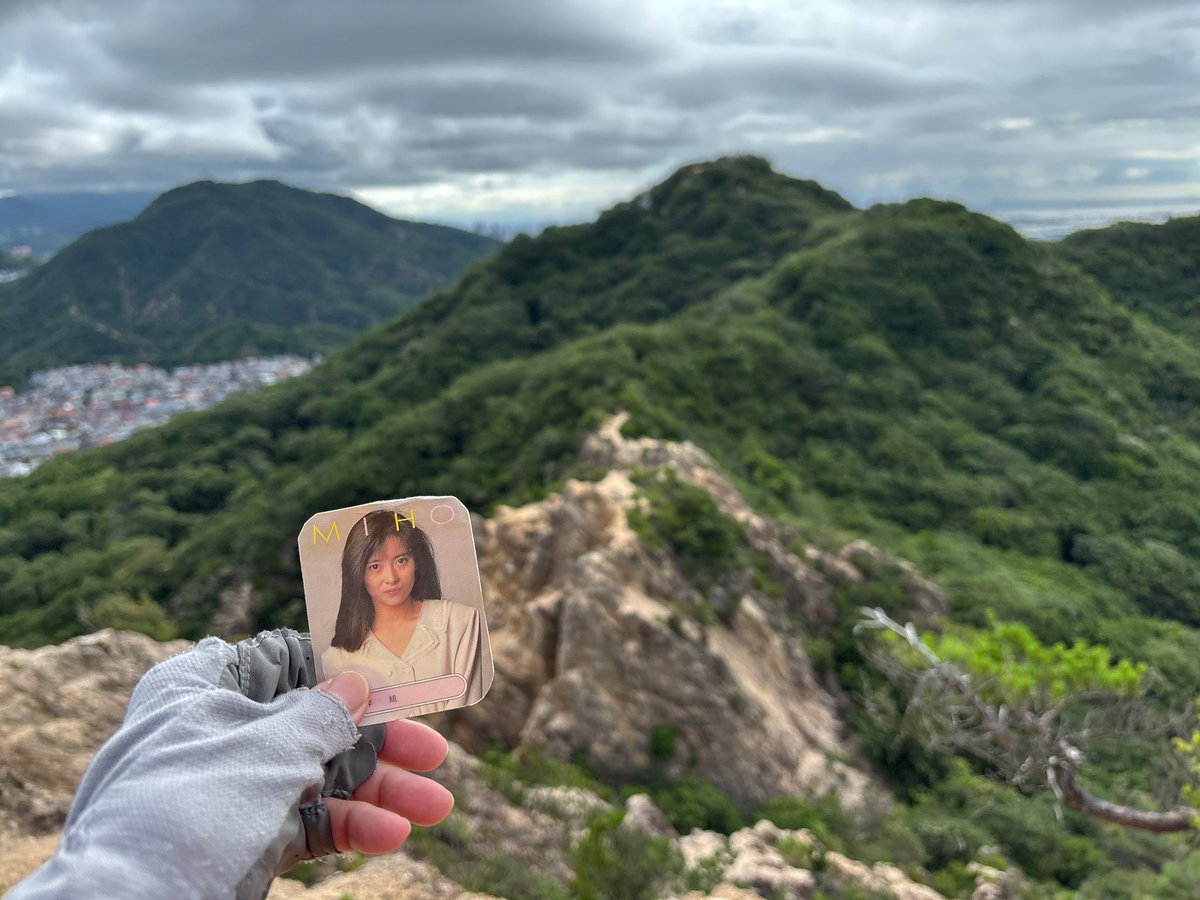 RedMiho1970's tweet photo. 美穂ちゃん、今日は灼熱地獄の六甲西半縦走お疲れ様でした〜😅

熱中症寸前の暑さ🥵
山頂毎に冷凍したペットボトルでクールダウンしなふらふら😵

これで夏山遠征の為に少しは体力ついたかな〜

美穂ちゃん、🍧美味しかったね😋 https://t.co/zsRTDiIq1N