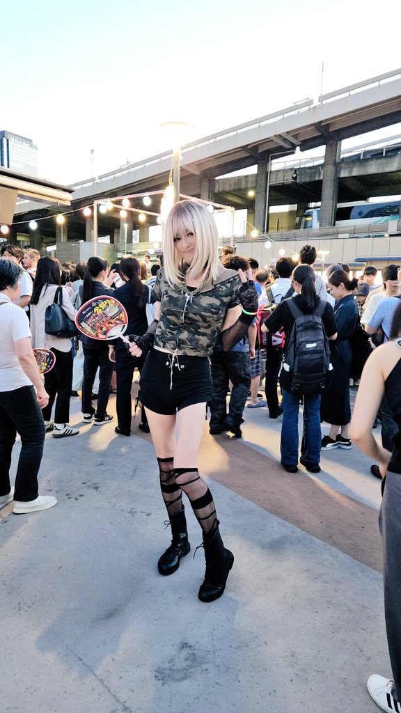 rion_r50's tweet photo. 名駅パークレット（レジャック跡地）で一夜限りの盆踊りがあり、るぱちゃん、さと美ちゃん、みことちゃんと行ってきました🎵
人混みには慣れてる私でも、多くのノンケさんが見つめるあの輪の中に女装で飛び込む勇気はなかったです😅

最後は大須の｢昔の矢場とん｣で串みそかつ食べて終了🍢 https://t.co/0S6TQnMJGT
