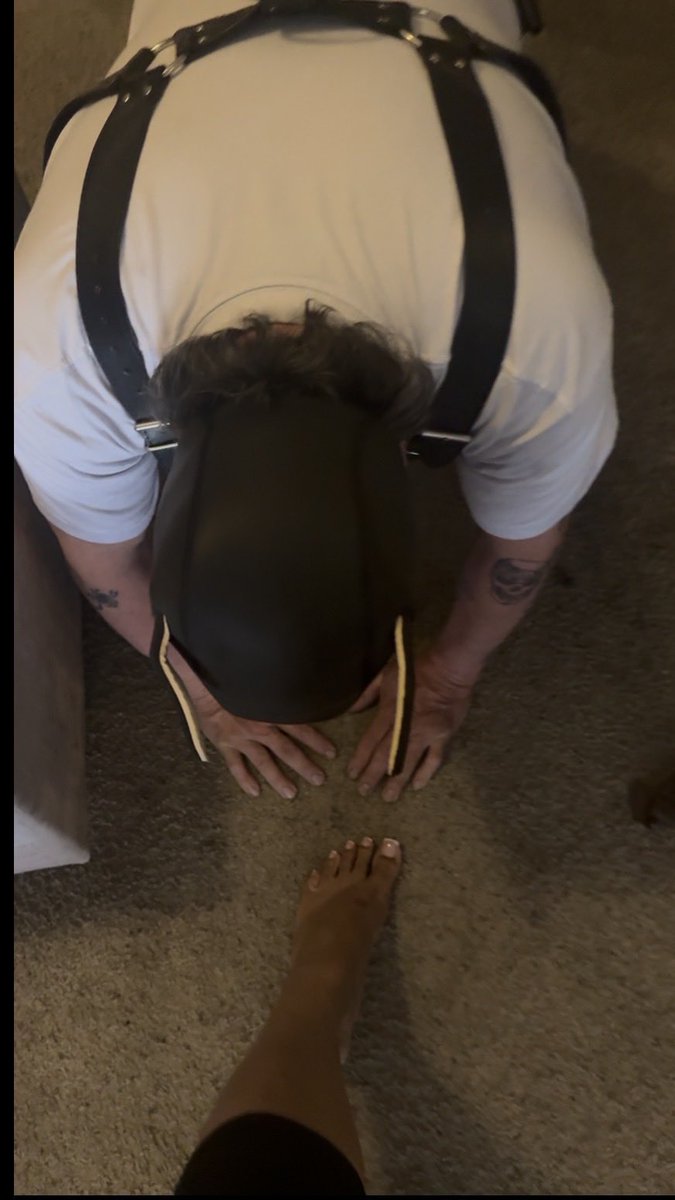 MBxbygirl_'s tweet photo. Love a slave that listens to Mistress #loser #slave #findom #pedicure #feetworshi̇p #feet #feetfetısh #latex #leather #crawl #funds #sanfransisco #spoiled https://t.co/BQF3Y4zf8U