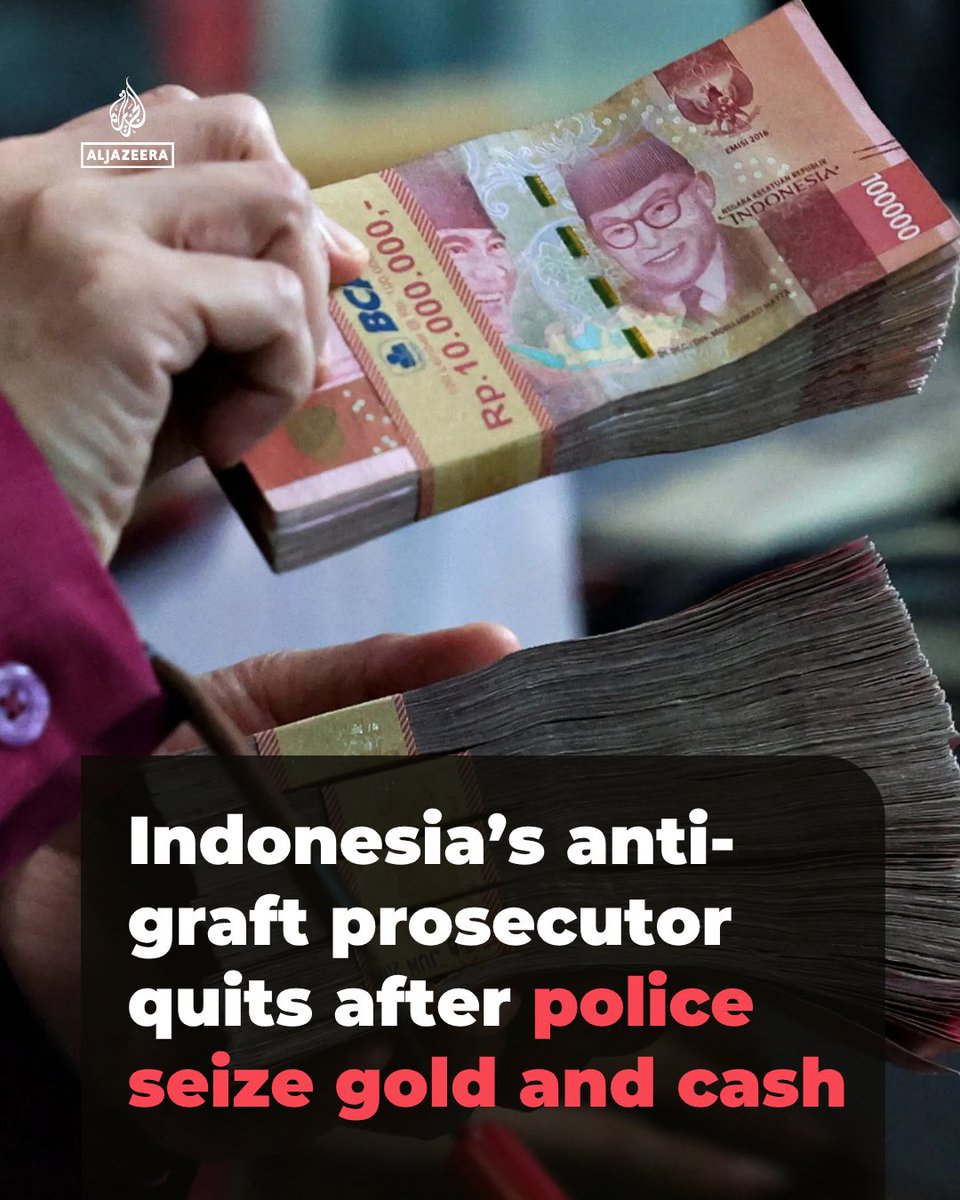 AJEnglish's tweet photo. Indonesia’s top anti-corruption prosecutor, Febrie Adriansyah, has resigned after police raids on his home and other locations led to the seizure of gold bars and $20m of cash in multiple currencies.

🔗: https://t.co/9S7FTFfSwG https://t.co/0XIfcdU75V