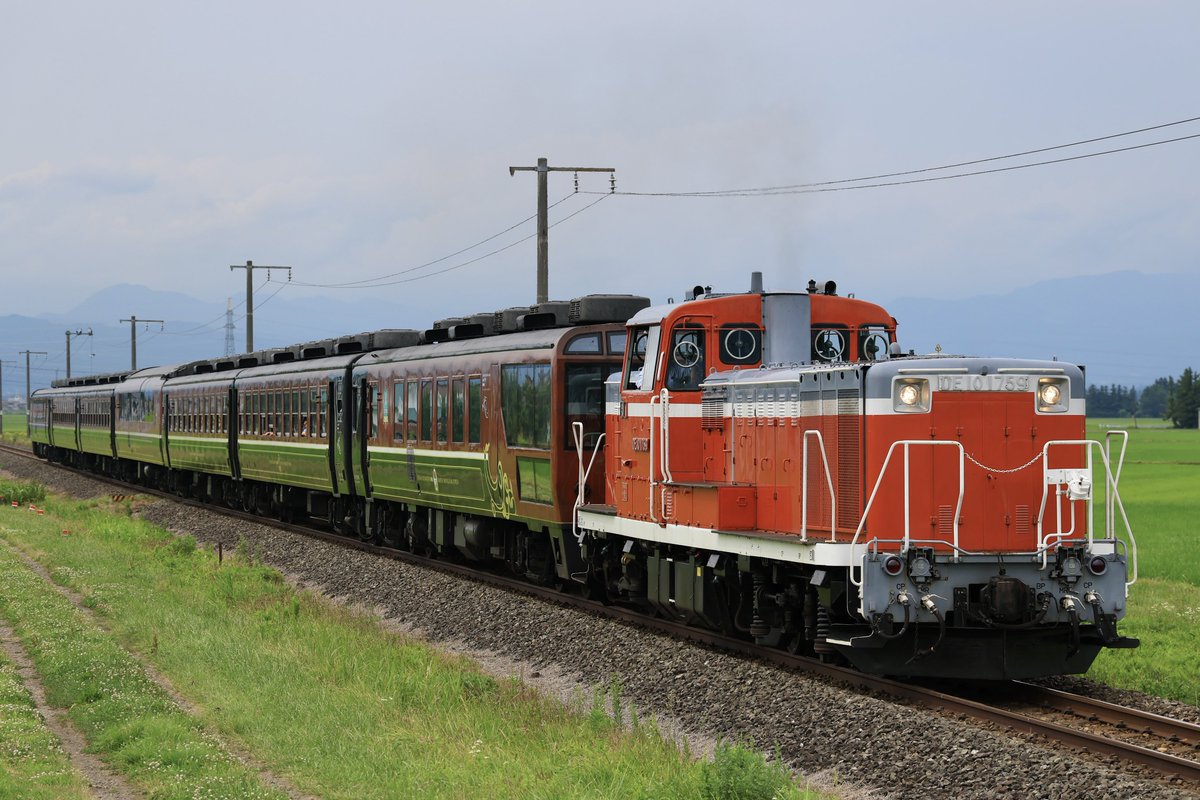 tny1202's tweet photo. 2026/7/11
快速 SLばんえつ物語号(SL故障の為 DL代走)
DE10 1759+12系 ばんえつ物語号客車 https://t.co/2fsHFwB1Ij