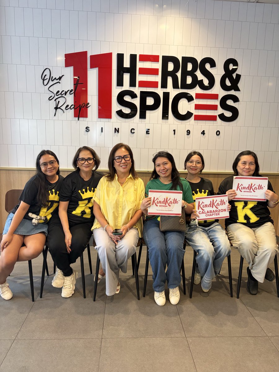 phenomenal_kcmb's tweet photo. Team @KindKath with the amazing mother of Asia's Superstar, Mommy Min. A special moment! 🩷

Thank you so much, @min_bernardo, for treating us to lunch at @KFCPhilippines. Your warmth and kindness always make us feel so loved. 🥹🍗

 #KathrynForKFC #KathrynBernardo https://t.co/UnlB1QHldK