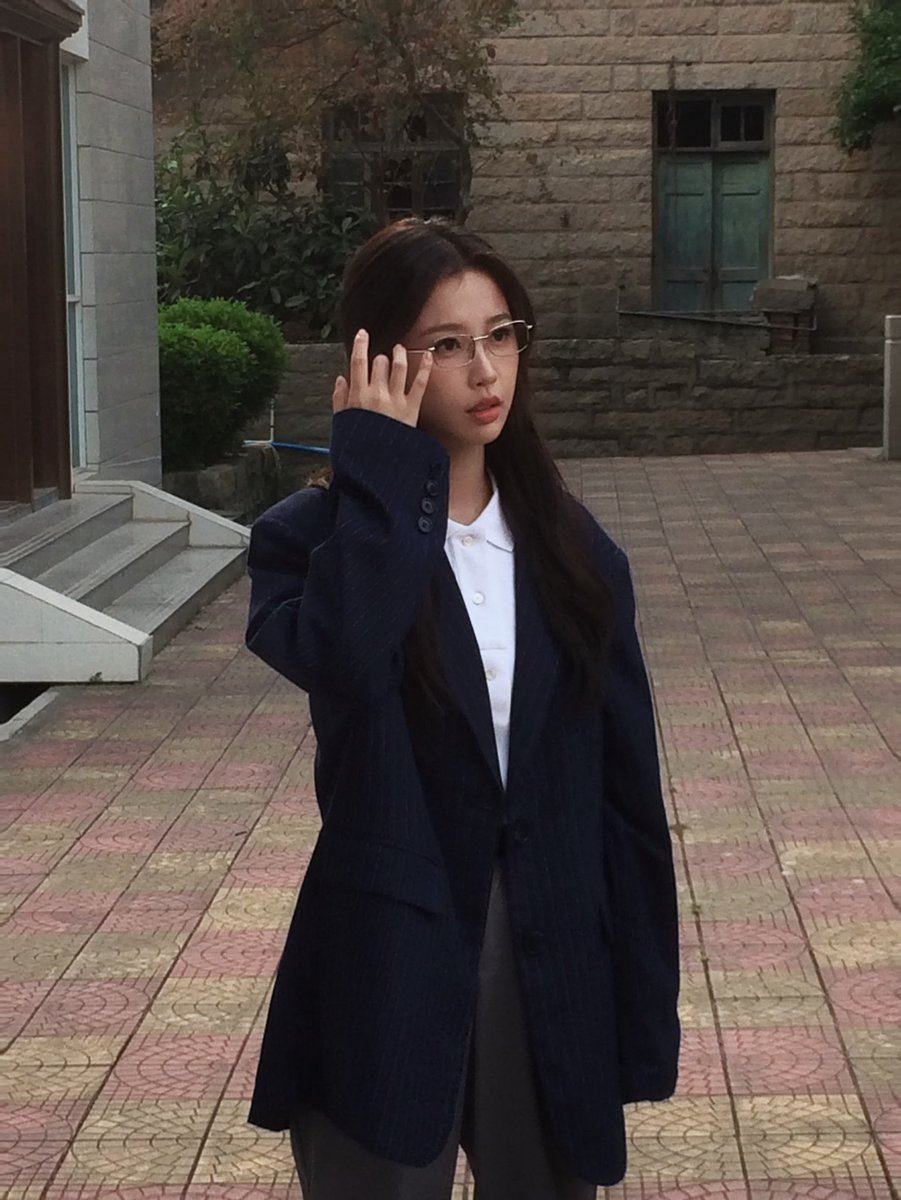 bieaita's tweet photo. 서흔이 쌍궤 때는 완존 깨발랄한 사진 많이 올려줬는데 린완싱 사진은 대부분 어른여자 같은 거 보면 진쨔 배역 영향 받긴 하나 봐 운위삼 때처럼ㅋㅋㅋㅋㅋ https://t.co/FkbHRcpQhL