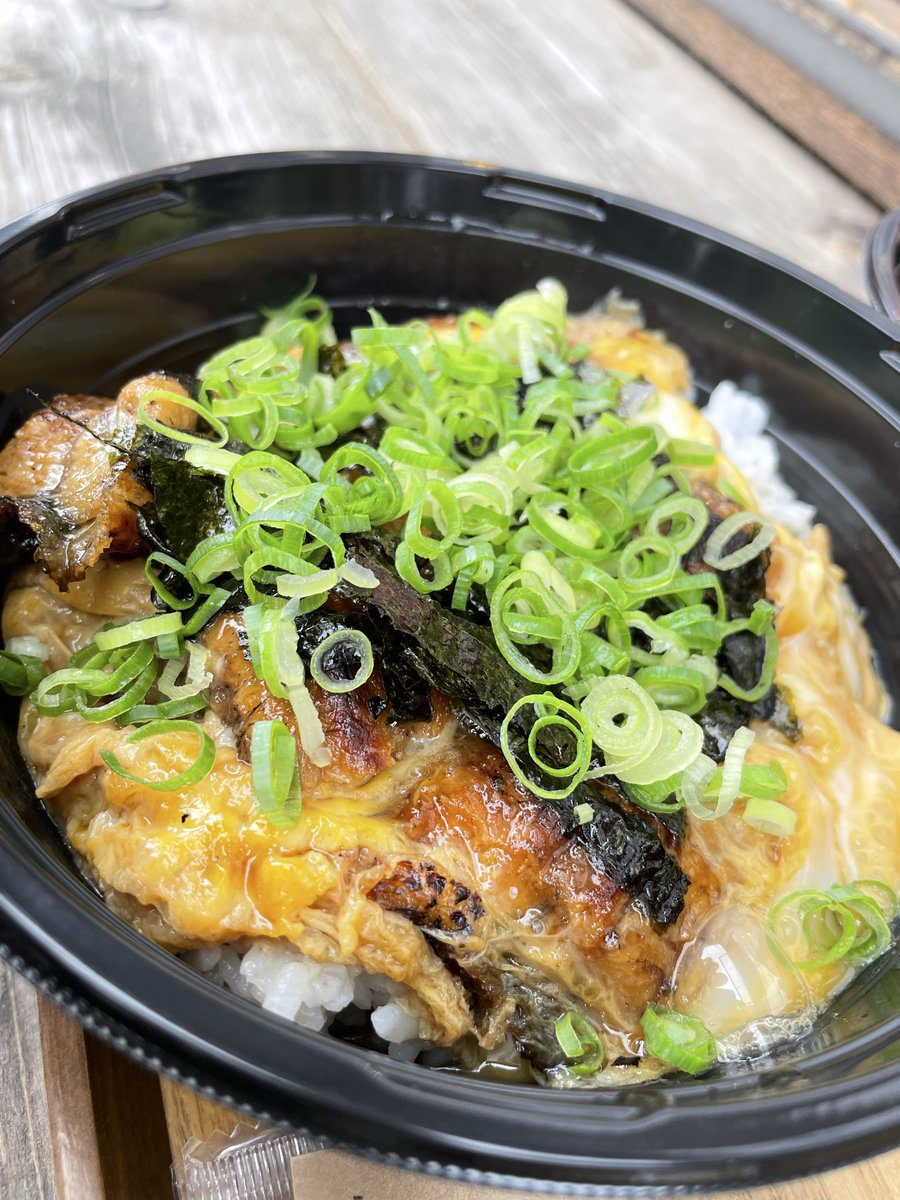 umanoshige's tweet photo. 滋賀着いてご飯で琵琶湖ドーターズへ🚙

琵琶マスの炙り丼に琵琶湖産ウナギのウナ玉丼🤤

久々だったけど最高に旨し😋😋😋 https://t.co/Mn6Ro7dCGW