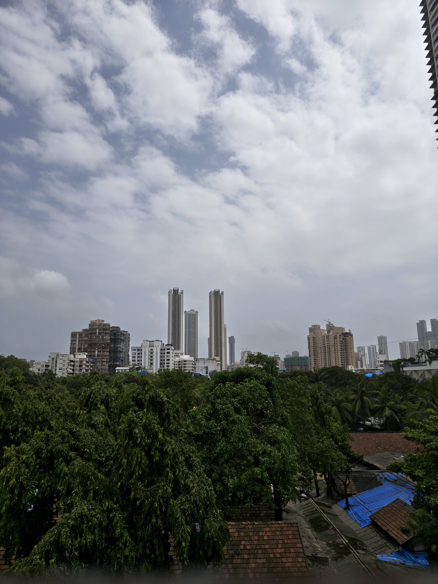 deepesh_p23's tweet photo. Bright, sunny blue skies today 🌅 
Gone are the dark and cloudy days last week.
Definitely a welcome break from the relentless downpours, even if the humidity is uncomfortable🥵
#MumbaiRains #NaviMumbaiRains https://t.co/CK2PHWUmBg