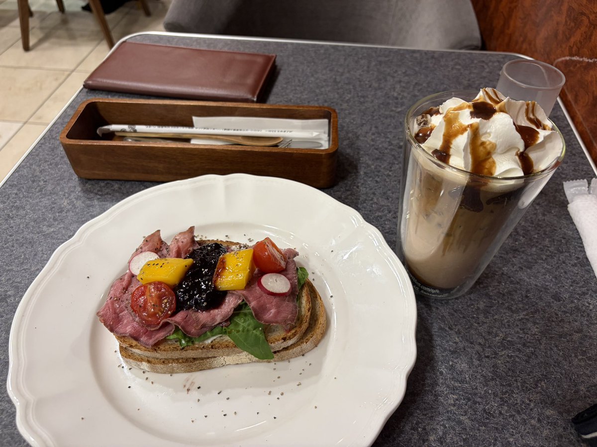 mintotonton's tweet photo. 家に帰ってもお腹が減らないように伊勢丹でお腹を満たして帰ります
お腹いっぱいでも、歩いて疲れてて電車で寝てしまっても終電じゃないので安心だw

いつもは殆ど終電なのでヒヤヒヤなのよ笑笑😆 https://t.co/oP2ly0saQU