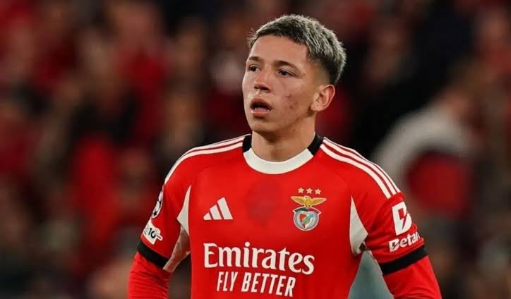 PuskaSports's tweet photo. 🎙️ | Yunus Emre Sel: “Prestianni, Trabzonspor’a gelmeyi çok istiyor. Ancak Benfica’nın peşinat konusunda yüksek bir talepte bulunmasının ardından bordo-mavililer şimdilik beklemeye geçti.

Trabzonspor, bu süreçte Benfica’nın da ilgilendiği Osorio ismi için de düşünceleri var.” https://t.co/EFTGlGHf8i