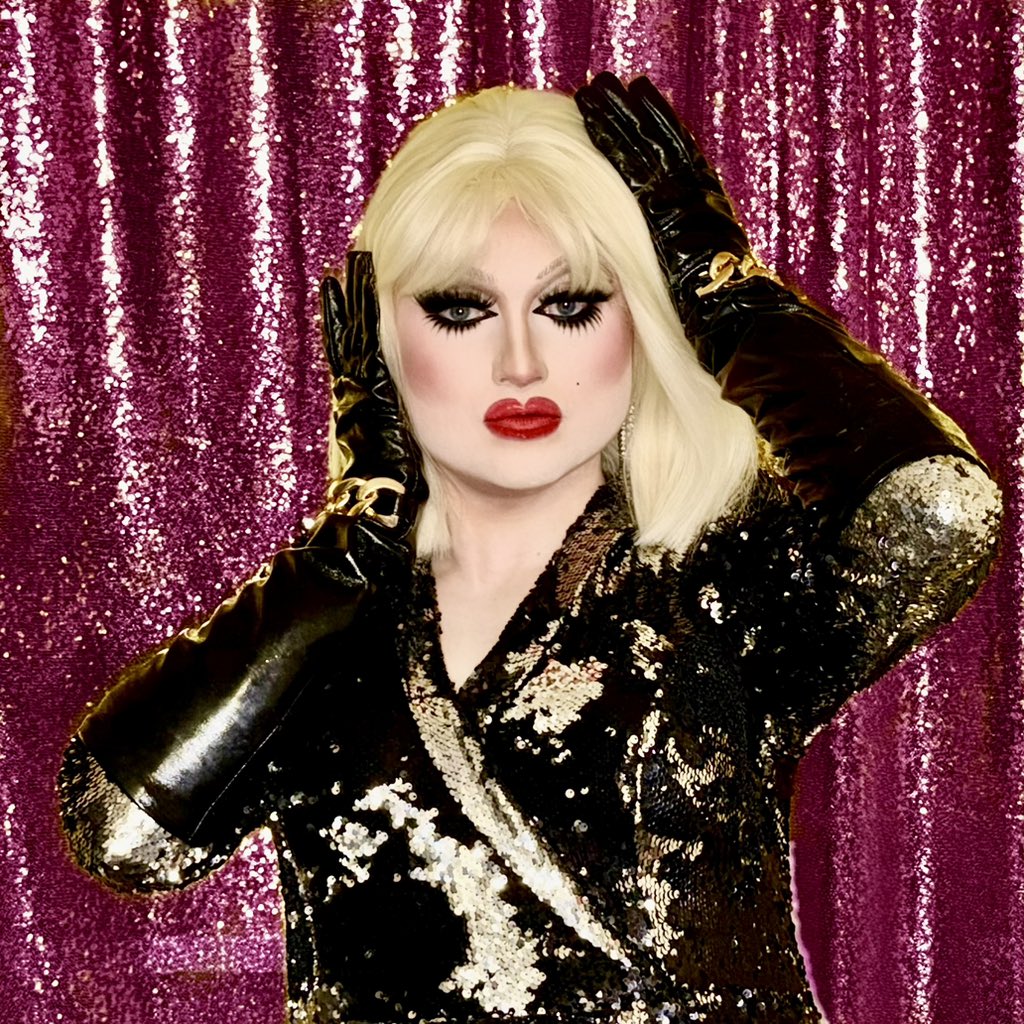 reesespectrum's tweet photo. She’s clearly going through something fierce! 💁🏼‍♀️✨ https://t.co/AxHd2qIXdZ