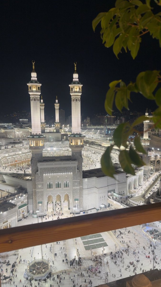 SsaaSh1992's tweet photo. حطيت نيه بعد ما تخلص الحرب اروح اعتمر واسميها عمره الشكر ❤️ والحمدلله امس تيسرت وادعيت حق الشيخ محمد بن زايد الله يحفظه ويطول بعمره ويحفظ بلادنا يارب 🇦🇪 https://t.co/UIbECnWxP2
