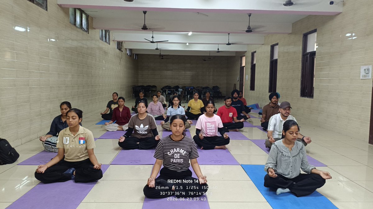 Muskan314957's tweet photo. योग केवल शरीर को स्वस्थ नहीं बनाता, बल्कि विचारों को निर्मल और जीवन को उद्देश्यपूर्ण बनाता है।

सेवा, साधना और समर्पण ही सच्चे नेतृत्व की पहचान हैं।

#YogaForLife #SpiritualLeadership #Wellness #Yoga #ServiceToHumanity
#cmdiyogshala https://t.co/COZqkPLr3F