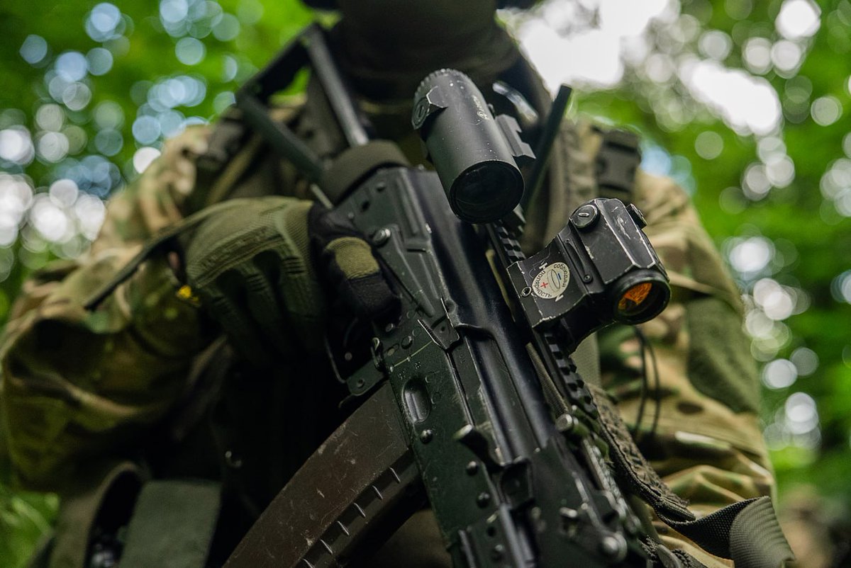 TheGreyPatriot_'s tweet photo. 🇧🇾🇷🇺 Today's training of Internal Troops from Main Directorate of the Commander of Internal Troops (ГУКВВ) under supervision of specnaz units "Berkut" and "Typhoon"
#Russia #Belarus #Belarusian #Today #InternalTroops #Police #Security #Training #Tactical #SVCh #AK74 https://t.co/3l2J5n0ALD