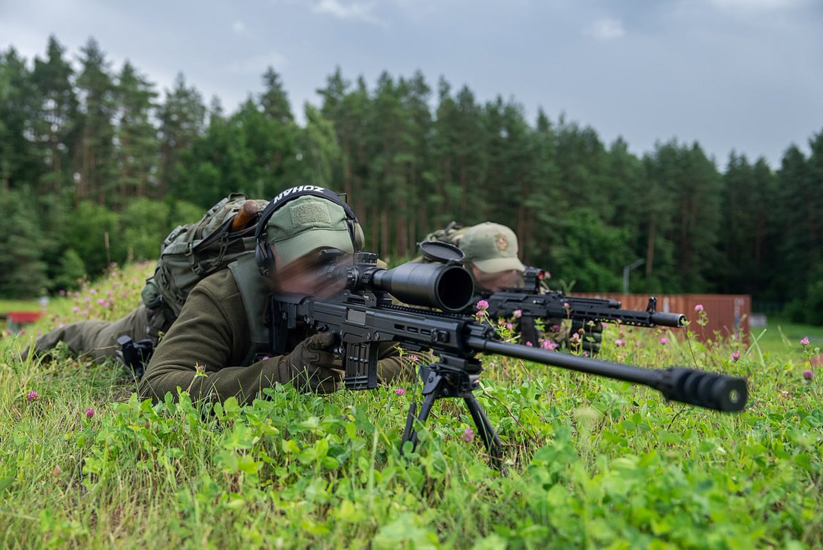 TheGreyPatriot_'s tweet photo. 🇧🇾🇷🇺 Today's training of Internal Troops from Main Directorate of the Commander of Internal Troops (ГУКВВ) under supervision of specnaz units "Berkut" and "Typhoon"
#Russia #Belarus #Belarusian #Today #InternalTroops #Police #Security #Training #Tactical #SVCh #AK74 https://t.co/3l2J5n0ALD