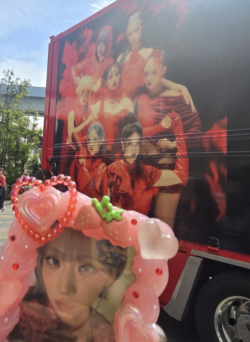 aya18321's tweet photo. 見つけられた😍

チカちゃん色々がヤバかった😍
ユリは何食べてんの笑

みんな最高でした🥰👍
またきたいよ〜😍

#BorntoBloom https://t.co/lF8KMZWLYe