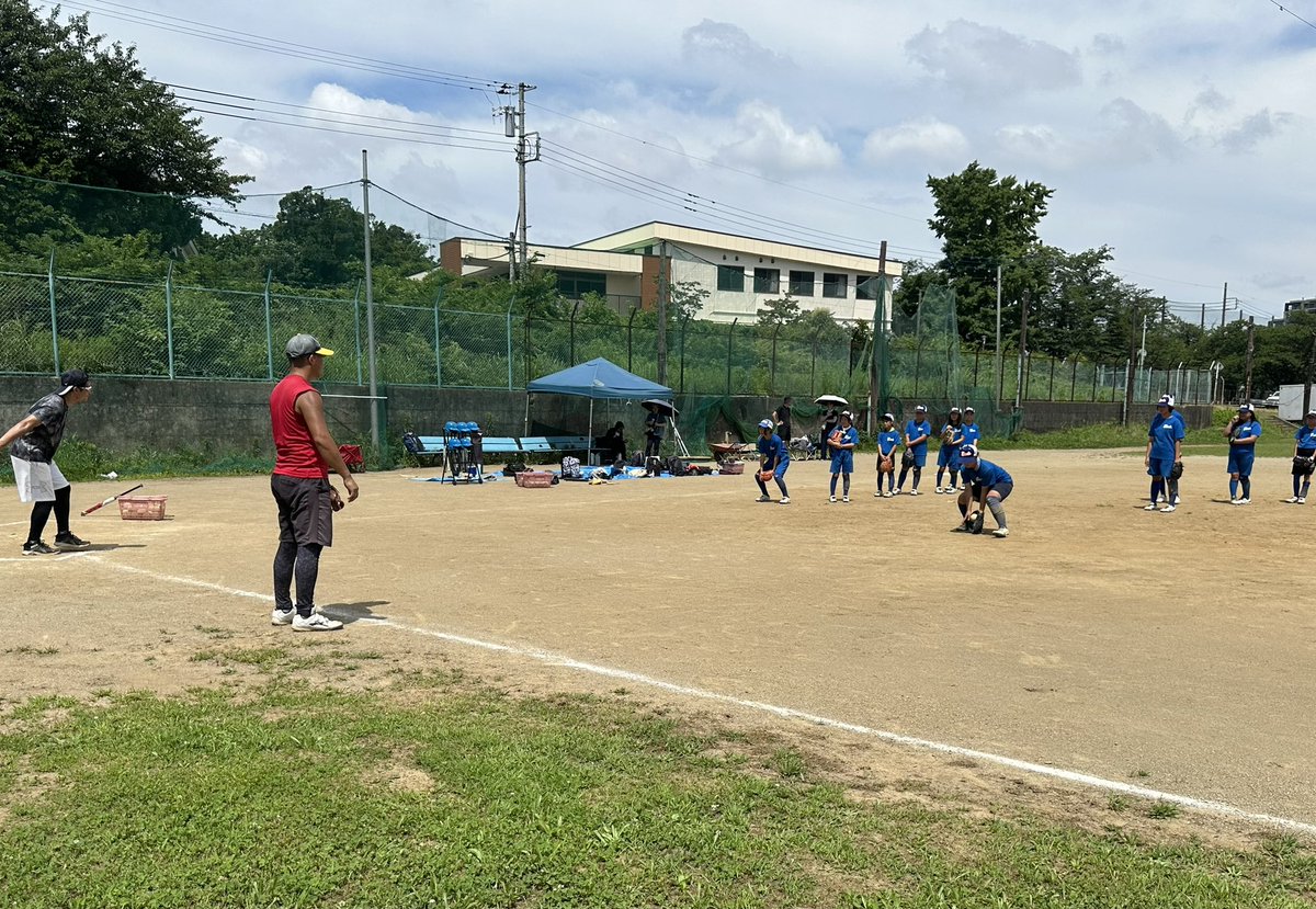 winds09200594's tweet photo. まだ7月なのにこの暑さ…🥵
8月はどうなっちゃうんだろう😅

そんな暑さの中、熱中症に気を付けながら練習しました🥎

明日（7/12）も、南高津小学校で9時から練習します💪
見学や体験参加はいつでも大歓迎！
気軽に遊びに来て下さい😁 https://t.co/mYSq8Y4esf
