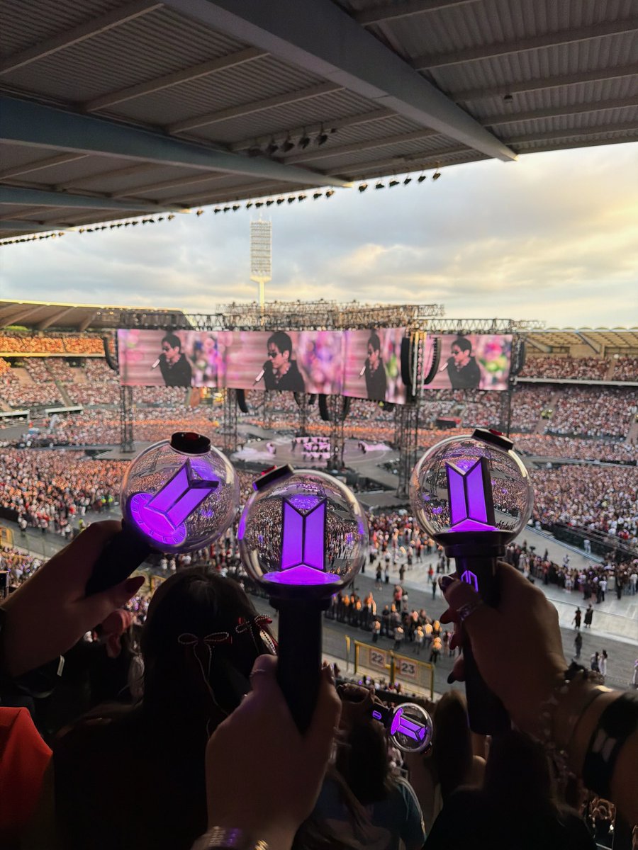 KateWells7's tweet photo. a week later and I’m still living off the high of bts in brussels https://t.co/TZYRCapI5k