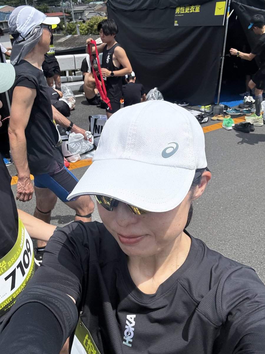 junko_wing_ac's tweet photo. ターンパイク箱根を舞台にした「LIMIT BREAK HAKONE」27km。照りつける暑さに何度も心が折れそうになり、帰りの電車ではすっかり力を使い切っていたけど、その先にあった達成感は格別でした。苦しさも含めて、今日の景色と一歩一歩が最高の思い出。まだまだ強くなれる。🏃‍♀️

#ランニング #箱根 #HOKA https://t.co/4fjSHR9Xou