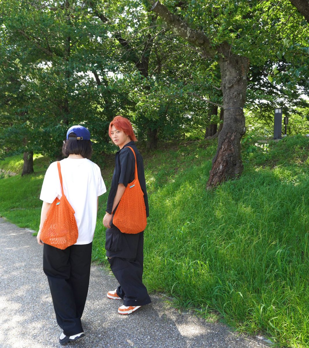 Hotel_Oyaizu's tweet photo. ＼ 夏のおでかけのお供に！ ／
おでかけにぴったりなネットバッグをご紹介✨

夏らしいビタミンカラーがコーディネートのアクセントに🍊
爽やかな水色の「HOTEL OYAIZU」オリジナルタグがさりげないポイントです！

小さくたためてとっても軽いので、サブバッグとしても活躍しますよ🛍️

お散歩やお買い物、岡崎観光など、さまざまなシーンでお使いください☺️

 🏷️ネットバッグ 2,420円（税込）
8/1(土) ほておやターミナル/オンラインショップにて発売📍

#ほておや #ほておやサマー2026