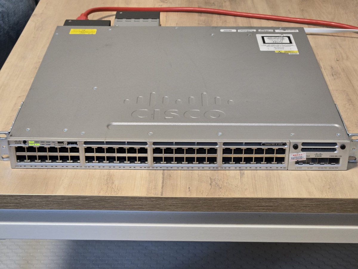 8alni's tweet photo. というわけで2500円なCisco 3850を買ってきた
3850 48UPoE w/ NM2-10G・耳 https://t.co/4mEEeIi8nX