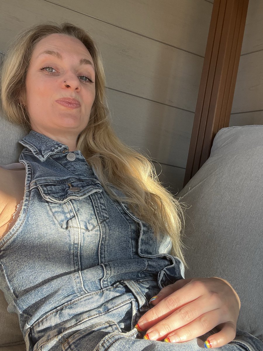 curie_julie's tweet photo. Was ein Wetterchen ☀️
Habt ein wundervolles Wochenende mit vielen unvergesslichen Momenten 💜
#perfektunperfekt
#imperfectperfect https://t.co/TTqBnbmvnE