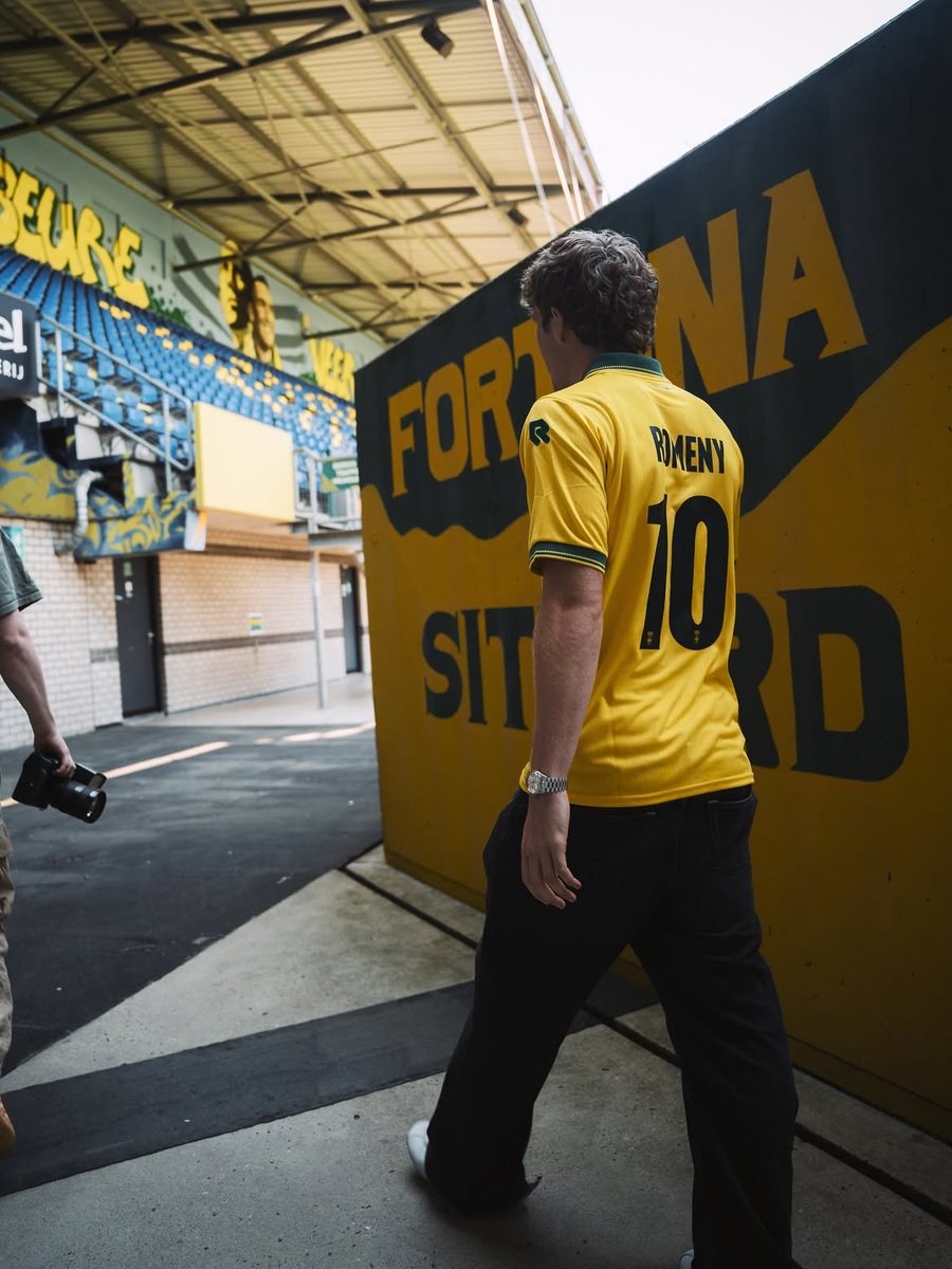 TimnasXtra's tweet photo. 🟡🟢🇮🇩 | Fortuna Sittard's new number 𝟏𝟎! https://t.co/J9HJNw76X9