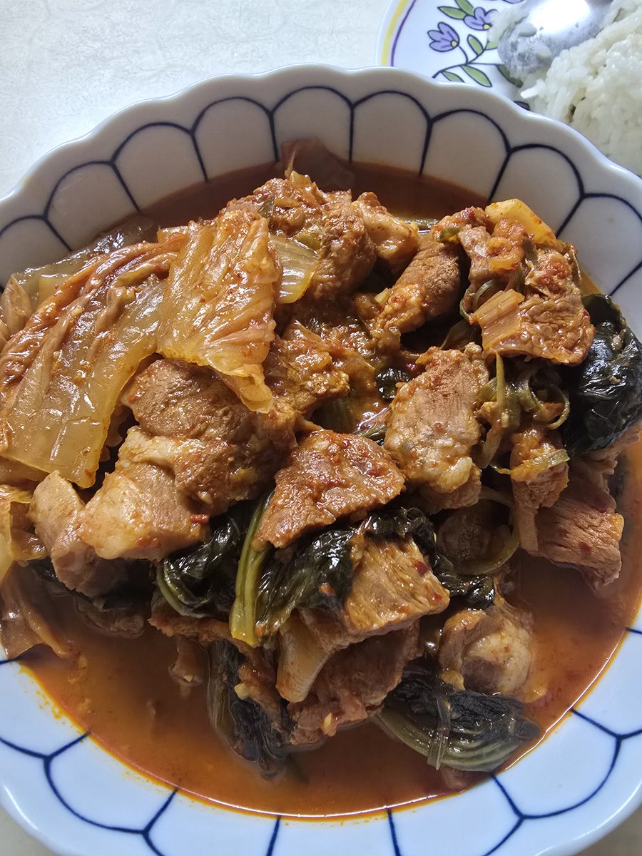 harumiso11's tweet photo. 오늘  저녁은  고기듬쁙  김치찜 만들어  한끼
아들이   너무  잘  먹으니  그걸로  됐다 https://t.co/qPIy2bAO1z