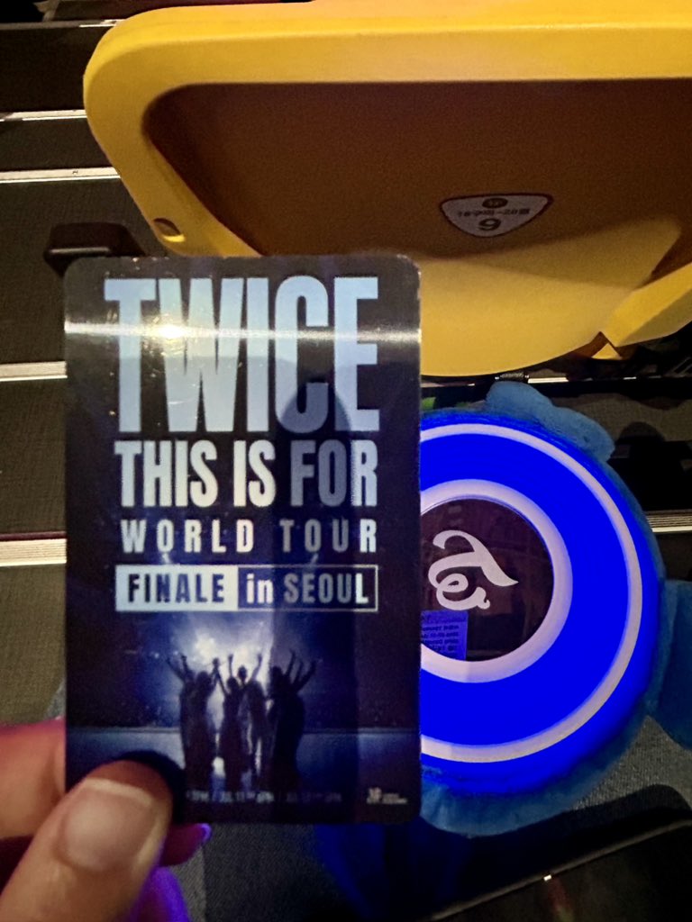 mong2783's tweet photo. 我的第一天

#TWICE #트와이스 #THISISFOR
#TWICE_THISISFOR_WORLD_TOUR
#TWICE_THISISFOR_WORLD_TOUR_IN_SEOUL https://t.co/IjAKKderPe