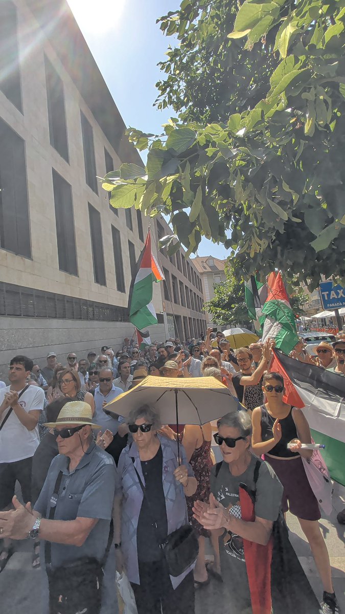 CSO_LaMolinera's tweet photo. Ayer l@s "4 de Pucela" se negaron a llegar a ningún acuerdo con la Fiscalía e irán a juicio el próximo 10 de noviembre. Todo el apoyo. https://t.co/nSWqVADxD2
