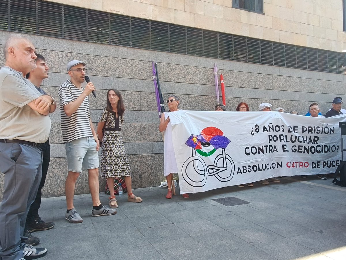 CSO_LaMolinera's tweet photo. Ayer l@s "4 de Pucela" se negaron a llegar a ningún acuerdo con la Fiscalía e irán a juicio el próximo 10 de noviembre. Todo el apoyo. https://t.co/nSWqVADxD2