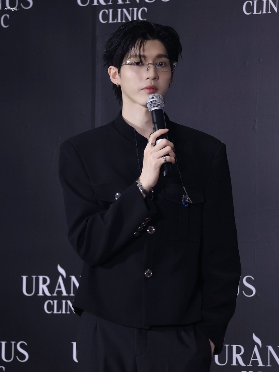 AouFamily's tweet photo. ลุคหนุ่มนักเรียนญี่ปุ่นมันจะเริ่ดเกินนน ✨

AOU X URANUS CLINIC

#UranusClinicXAou
#aou_tnbknr #เหล่าเดซี่ของอู๋ https://t.co/82eMMm0p4q