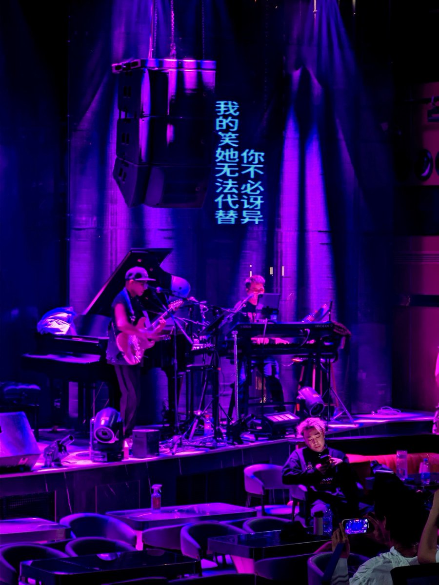 sebuloes's tweet photo. Lost in the warm glow of tonight’s jazz set—slow sax notes wrapping around like a well-loved sweater, perfect way to end a tiring week. https://t.co/7aBrC4FLDV