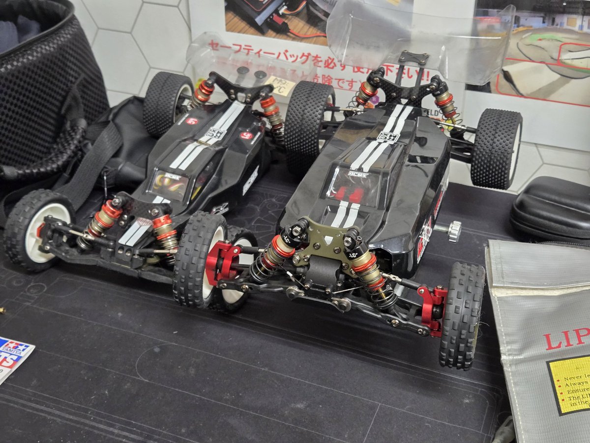 MOBILE9JPNET's tweet photo. なんとか2台とも走れるようにはなりましたがNAKAIのみなさんとてもレベル高い！
BHC-1やST、LC12B1がバンバン飛んでて楽しいです https://t.co/a1ZKWxwY9x