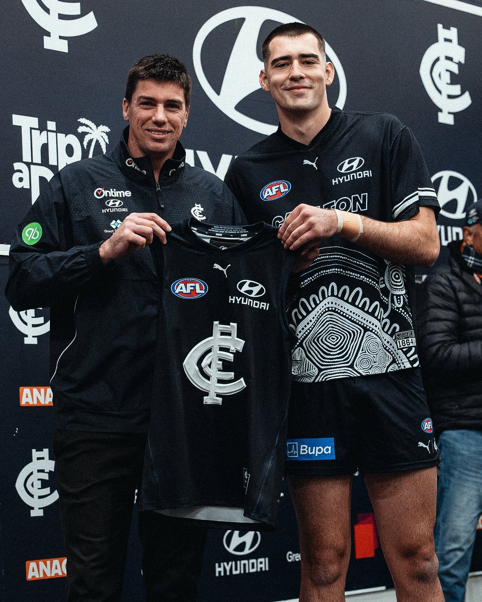 CarltonFC's tweet photo. Who else other than the Tractor? 🚜😍

Matthew Kreuzer presents Flynn Riley with his debut jumper. You love to see it 🥲 https://t.co/QO2OcgibHb