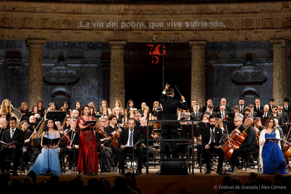 FestivalGranada's tweet photo. 🎼 Una noche histórica para Manuel de Falla.

Anoche, el Palacio de Carlos V acogió un concierto extraordinario con la Orquesta Ciudad de Granada (@orquestagranada), el Coro de la OCG (@coro_ocg) y la dirección de Lucas Macías, junto a Héctor Eliel Márquez al frente del coro. https://t.co/nRFFODtwx1