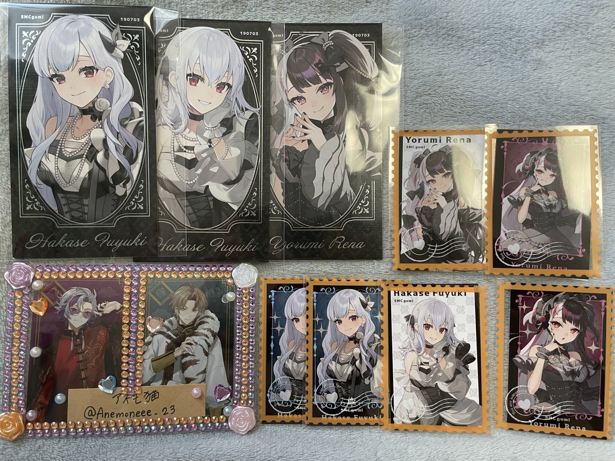 Anemoneee_23's tweet photo. 【交換】にじさんじ SMC組 7周年 チェキ風カード OS特典 エンボスフォト風カード　コトブキヤ

譲》1枚目

求》2、3目❤️のもの

こちら当方から複数（2〜5程）：1も可能😭
組み合わせはなんでも大丈夫です！

郵送交換にて。
大変難しいとは思いますがお気軽にお声がけください！ https://t.co/wsQJcWOvdR