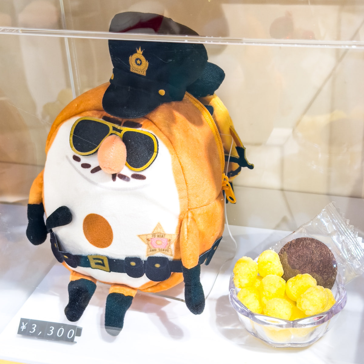 MezzoMikiD's tweet photo. ポップでかわいいお菓子の世界のグッズ！
ディズニーストア　新作
『シュガー・ラッシュ』グッズ販売中☆
 https://t.co/vvrJQLD53h https://t.co/7Ik0y6CzLh