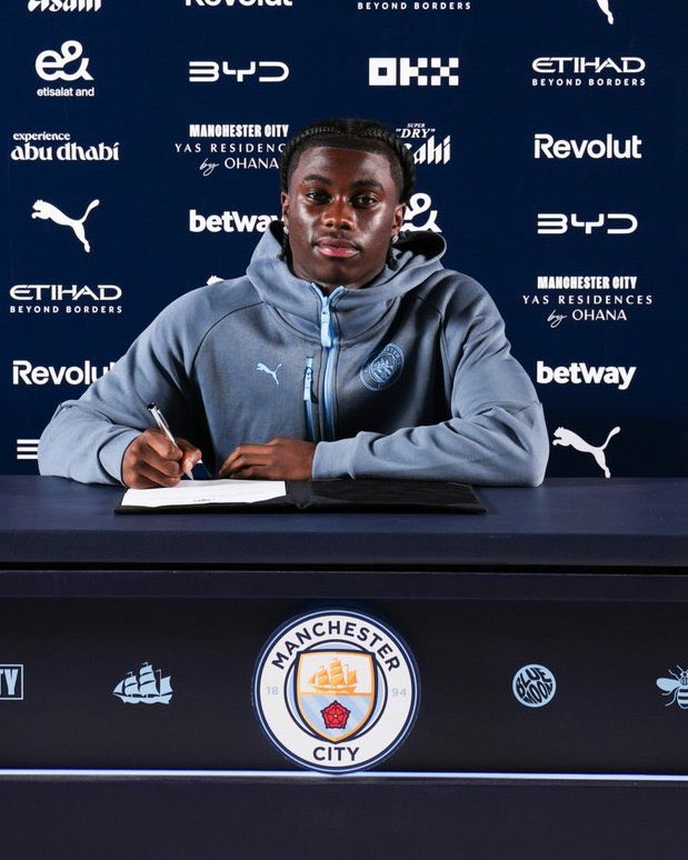 ActuFoot_'s tweet photo. 🚨 OFFICIEL ! LE CRACK JÉRÉMY MONGA 🏴󠁧󠁢󠁥󠁮󠁧󠁿 (2009) SIGNE À MANCHESTER CITY POUR 11 M€ ! 🩵💎 https://t.co/SydPl6zq5h