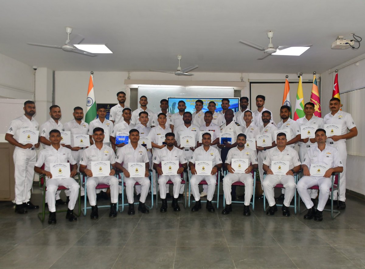 IN_NIH_GOA's tweet photo. #KnowledgeBegetsPrecision
#ज्ञानेनपरिशुद्ध्यते 🌍🗺️🌊
🇮🇳🤝🇲🇲🇱🇰🇹🇬
32 trainees of PO ’Q’ (HY) Course including Four INTL trainees successfully graduated from @IN_NIH_Goa reflecting culmination of an intensive professional training phase, signifying their readiness to take on critical operational survey duties onboard.
#OIC presented awards and certificates to outstanding trainees for academic excellence. @IN_NIH_GOA wishes the very best to all fresh graduates for their future professional endeavours. ⚓🇮🇳
#StrengtheningBilateralTies!
#PreferredTrainingPartner
@indiannavy
@IndiannavyMedia
@IN_HQSNC
@srilanka_navy
#Myanmarnavy
@DefenseTg