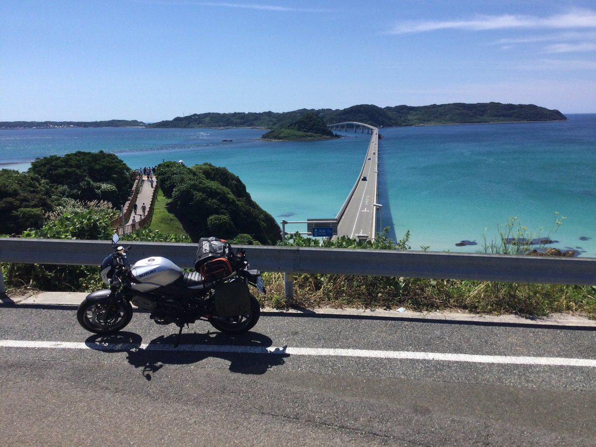 otcyan's tweet photo. #角島大橋　#コバルトブルービーチ
お約束の構図で記念撮影。
海がホンマにキレイ🏖 https://t.co/V0Mw8dBp1o