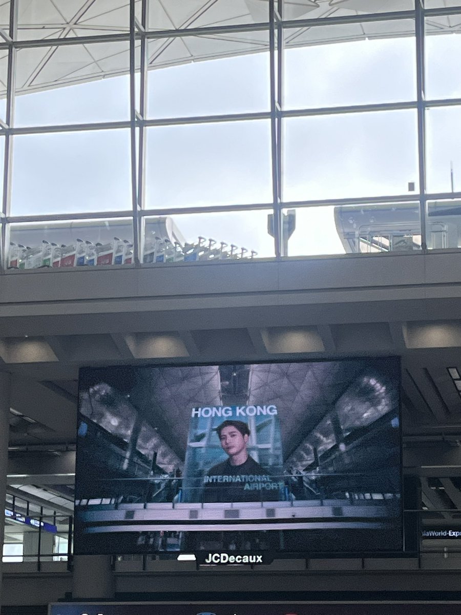 stefitii's tweet photo. First time visiting Hong Kong and Mainland China, and I’m literally seeing Jackson Wang everywhere. Best trip ever. 😭❤️ @JacksonWang852 @teamwangofcl 

#JacksonWang #GOT7 https://t.co/9sQov7wrVs