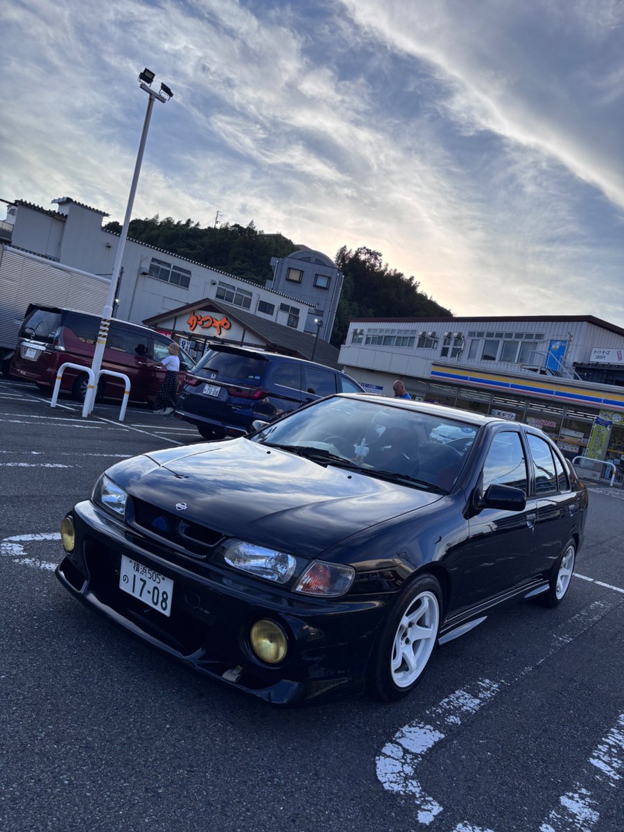 samayoizukky's tweet photo. ついに全塗装完了し、見た目はつよつよ𝓜𝓪𝓬𝓱𝓲𝓷𝓮になりました！

クレイジーホーネット製グリル、DC2純正リアウイングを装着し、全体のバランスも取れたかなと思います_(:3 」∠)_ https://t.co/EPYSgNI4rN