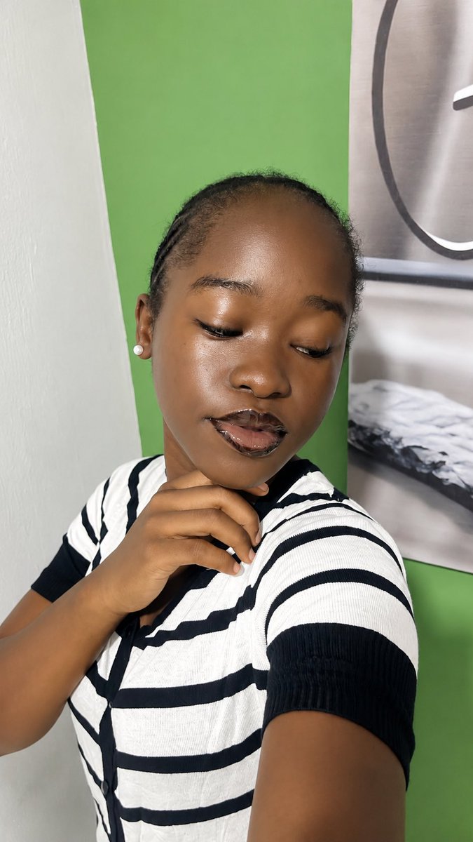 chysomm__x's tweet photo. Looking like the peace I prayed for. 🤍✨ Just embracing the moment and letting my light shine.

#glowup #softlife #blackgirlmagic #photodump #igdaily #explorepage https://t.co/wVMW7TSQQr