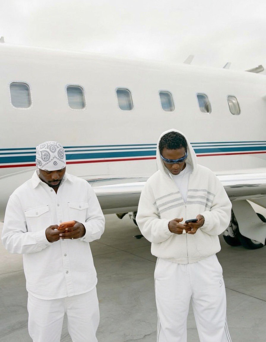 Ayomichaelxx's tweet photo. God blessed Afrobeat with Asake and Wizkid 🫶🏾🦅🪖🤍. https://t.co/oRsGqpftrz