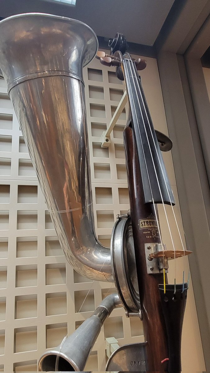 Innocentarou's tweet photo. 異形のバケモンみたいな見た目をしたヨーロッパの謎楽器すき

#浜松市楽器博物館 https://t.co/hoVCVr155V