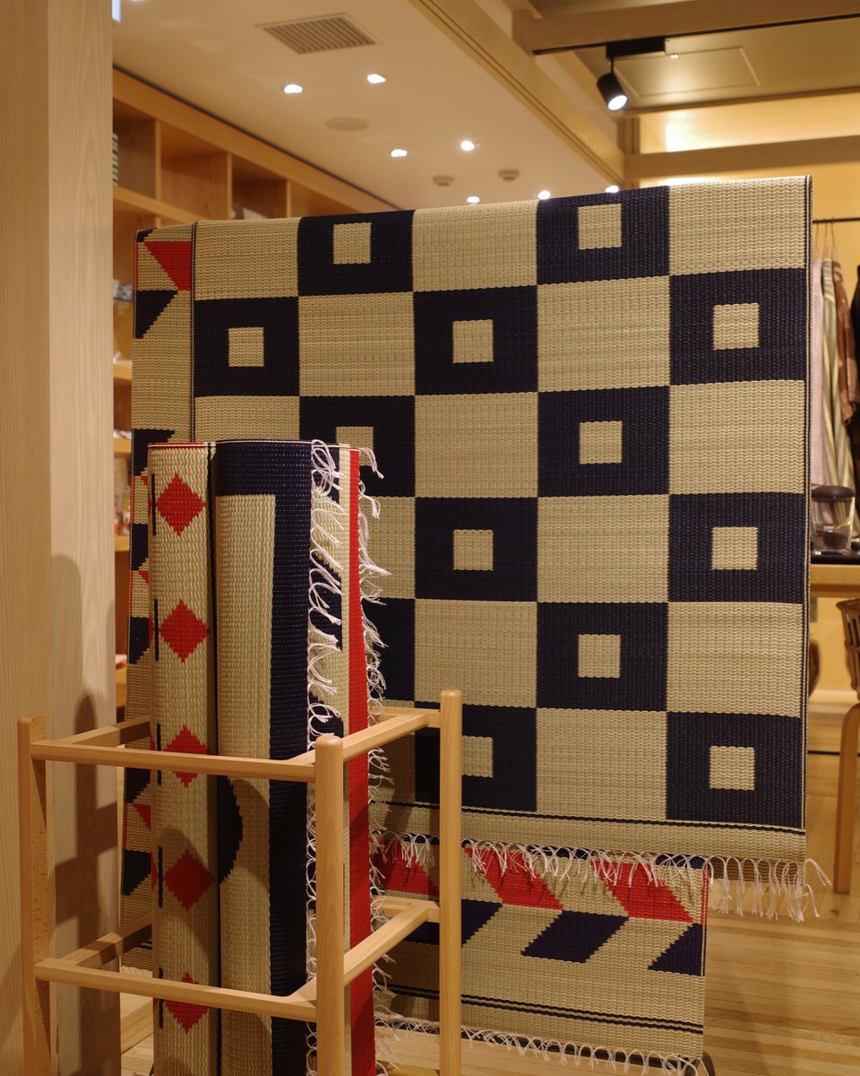 fennicabeams's tweet photo. 本日より『Easy summer life by fennica』を新宿にて開催！

ガラスやカゴ、＜Babaghuri＞の浴衣や＜傳tutaee＞のウェア、＜IGUSA LABO＞の花ござなど、暑い夏を心地良く楽しむためのラインナップが揃います。

この機会にぜひお立ち寄りください。

場所：BEAMS JAPAN 5階
会期：7/11(土)-20(月･祝) https://t.co/jJVk9saaxr