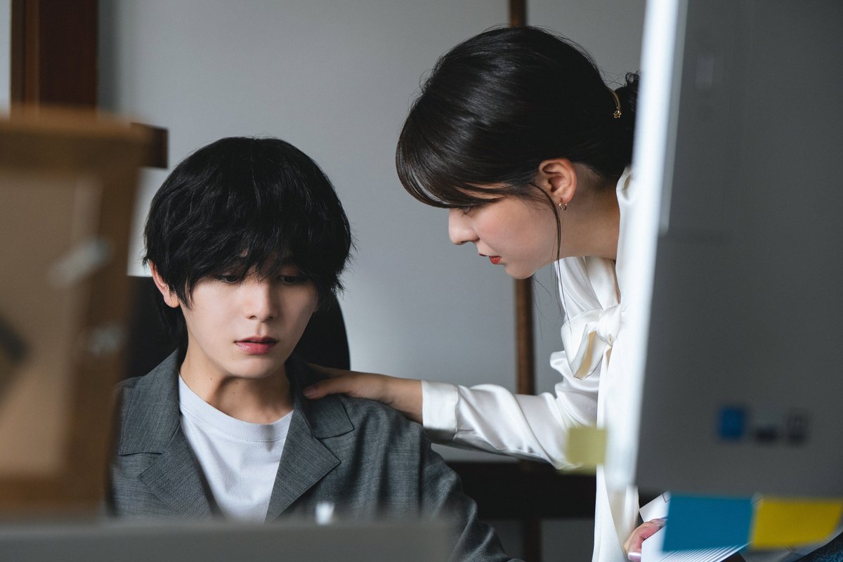 oricon's tweet photo. 『一次元の挿し木』
“激動”第2話撮影裏

山田涼介＆白石聖「不思議な撮影をしてました」

🔻コメント全文
https://t.co/pj4jbwlUmW https://t.co/TEkYzfTohE