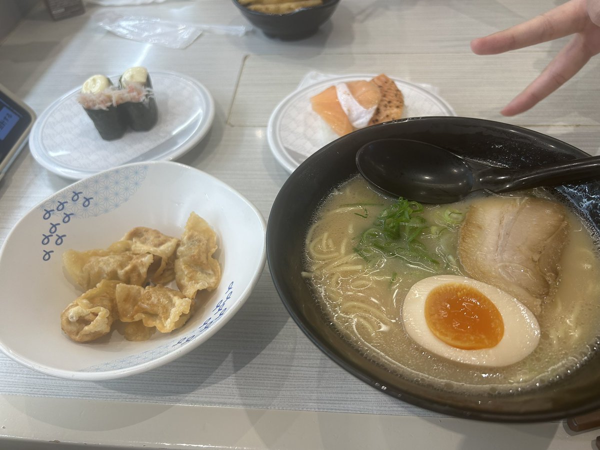 NSeeker34's tweet photo. 今日は家族ではま寿司 https://t.co/N7VJkrdy0t