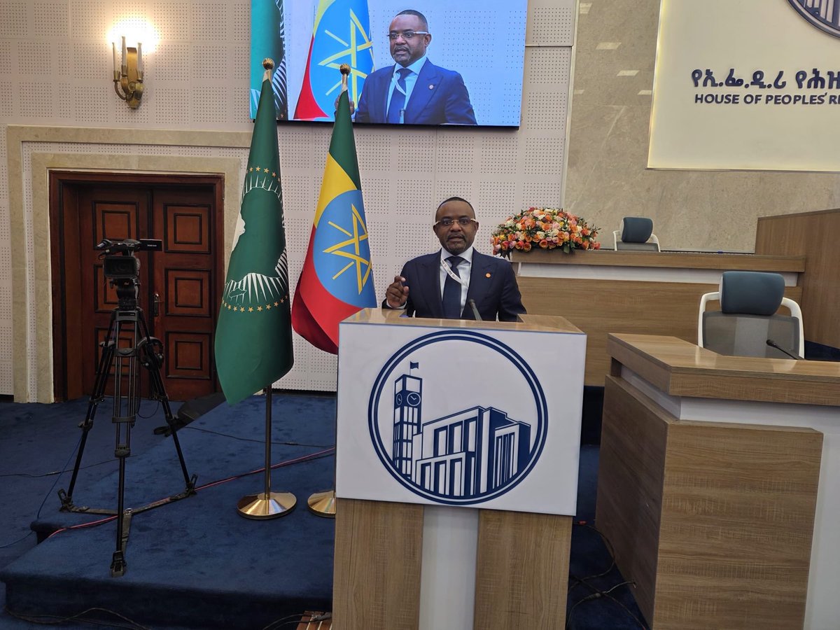 DanielSang78583's tweet photo. RDC: “Je conclurai en rappelant que : La démocratie n'est pas un luxe occidental. C'est un droit universel. Et en Afrique, comme partout ailleurs, ce droit doit être respecté. Car, ce qui est bon pour soi-même, l'est aussi pour les autres.” @SalomonKalonda https://t.co/q8RFDKwvnY