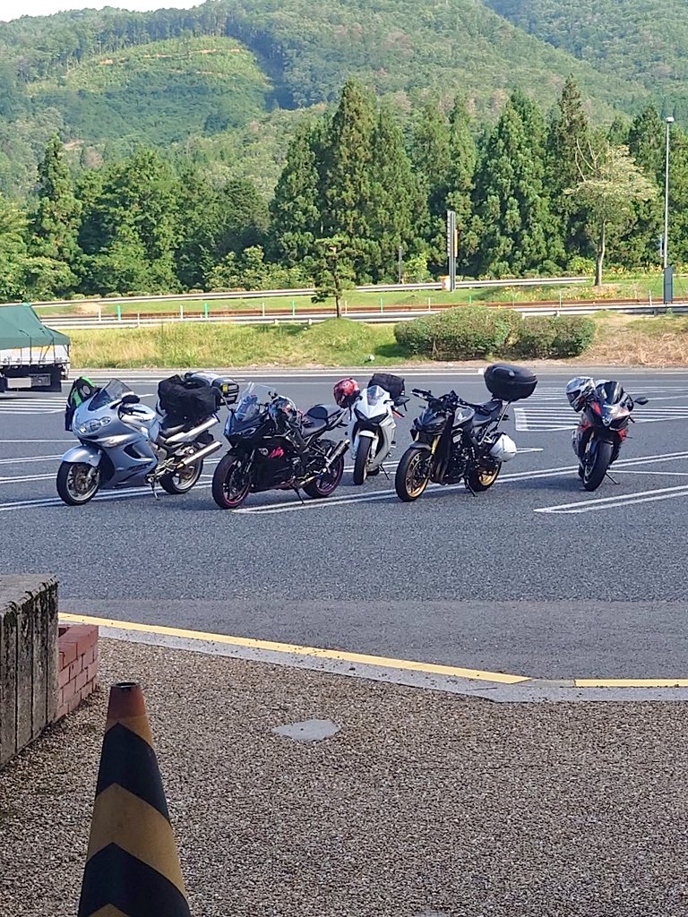 GaroRei's tweet photo. 今日は　久々に　広島まで、お泊まりツーリング🏍5人で　ワイワイ　ガヤガヤ🤣お昼から　ビール🍻と広島焼き🥣最高💞
ランチ後に　大和ミュージアムへ
戦艦かっこよ💖
明日も　ワイワイ走りまぁす🏍
#広島
#広島焼き 
#大和ミュージアム https://t.co/ut4nhkeeu6